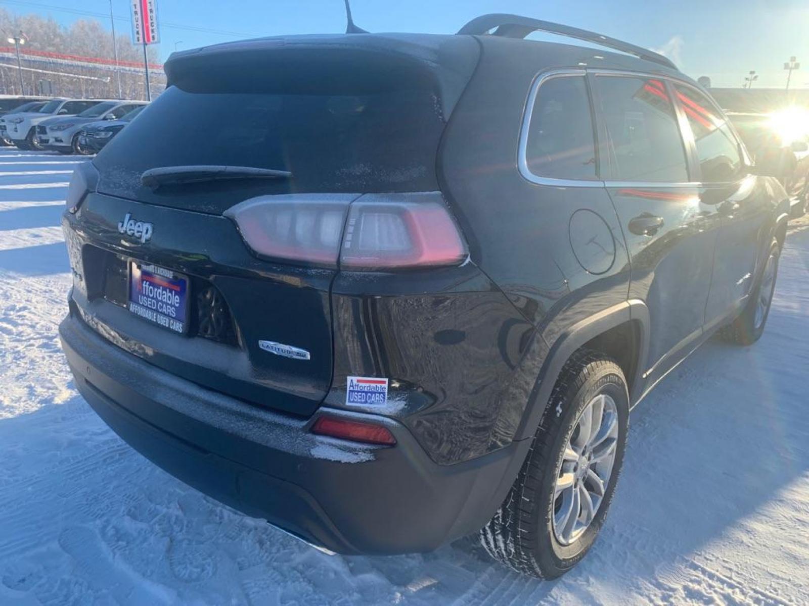 2022 BLACK JEEP CHEROKEE LATITUDE LUX (1C4PJMMX9ND) with an 3.2L engine, Automatic transmission, located at 2525 S. Cushman, Fairbanks, AK, 99701, (907) 452-5707, 64.824799, -147.711899 - Photo #3