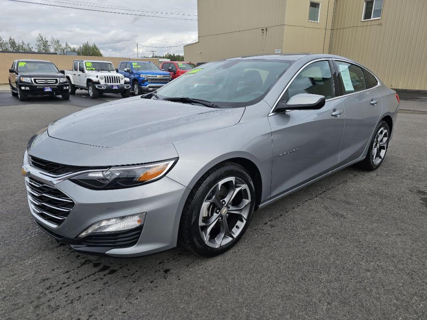 2023 Chevrolet Malibu 1LT - Photo 2