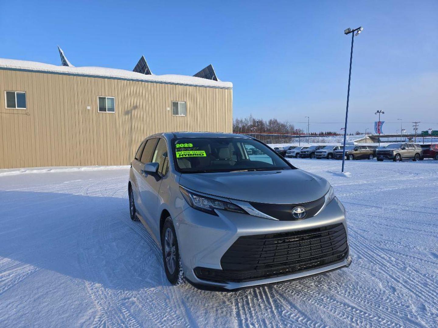 2023 Toyota Sienna LE 8-Passenger Hybrid FWD's photo