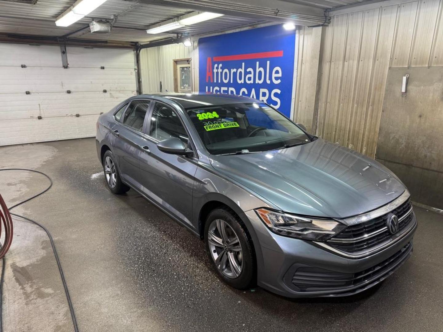 2024 Volkswagen Jetta SE's photo