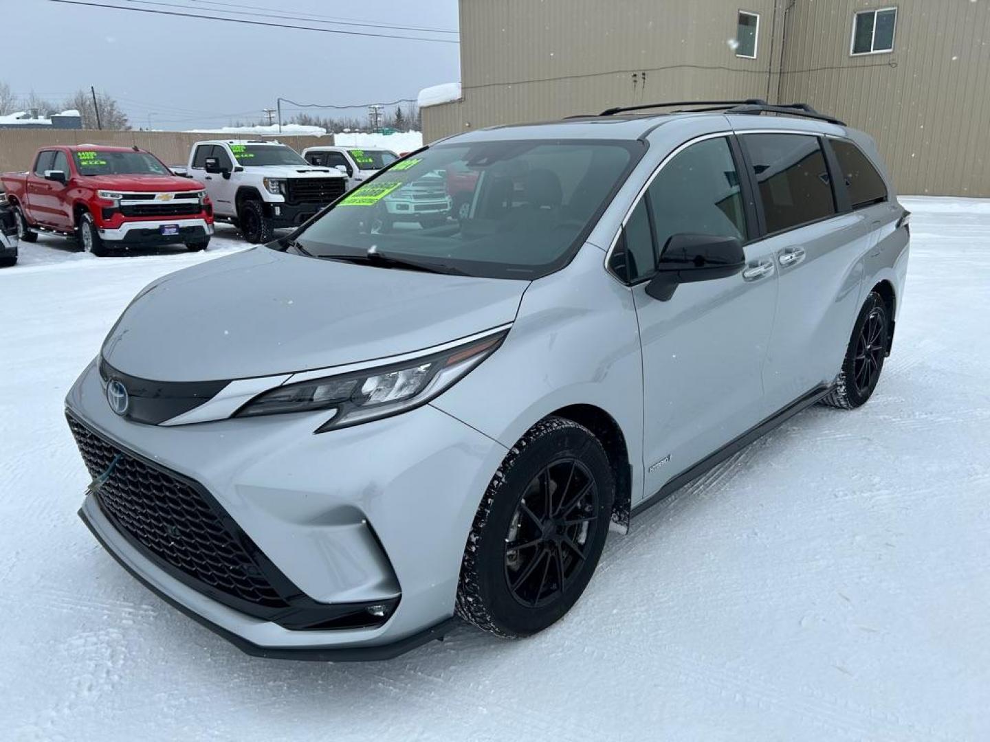 2021 Toyota Sienna XSE 7-Passenger Hybrid FWD's photo