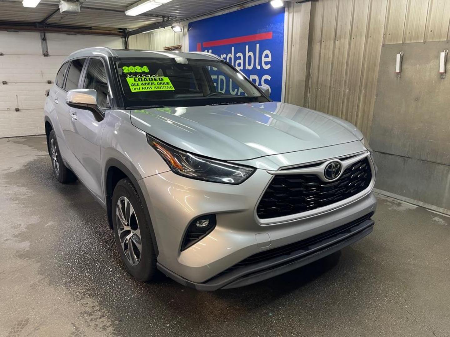 2024 Toyota Highlander LE AWD's photo
