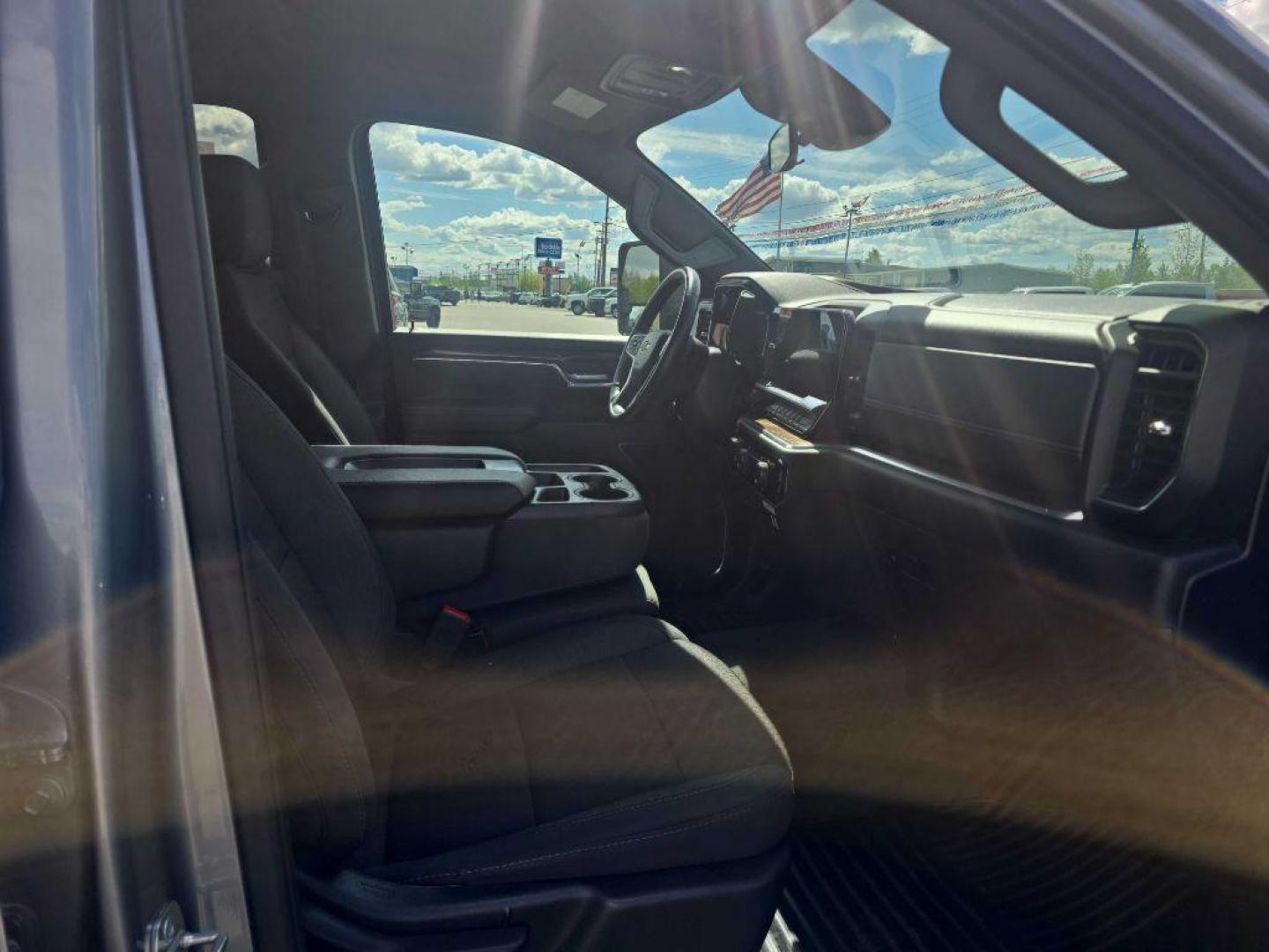 2024 Chevrolet Silverado HD LT 4WD Crew Cab Standard Box's photo