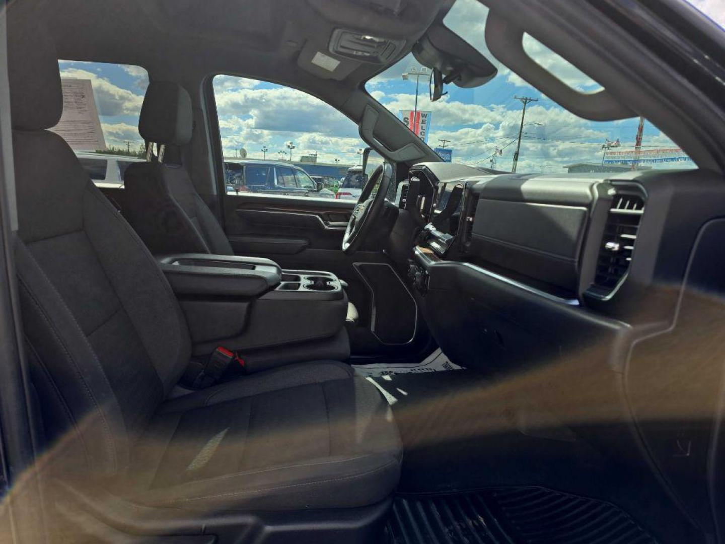 2024 Chevrolet Silverado HD LT 4WD Crew Cab Standard Box's photo