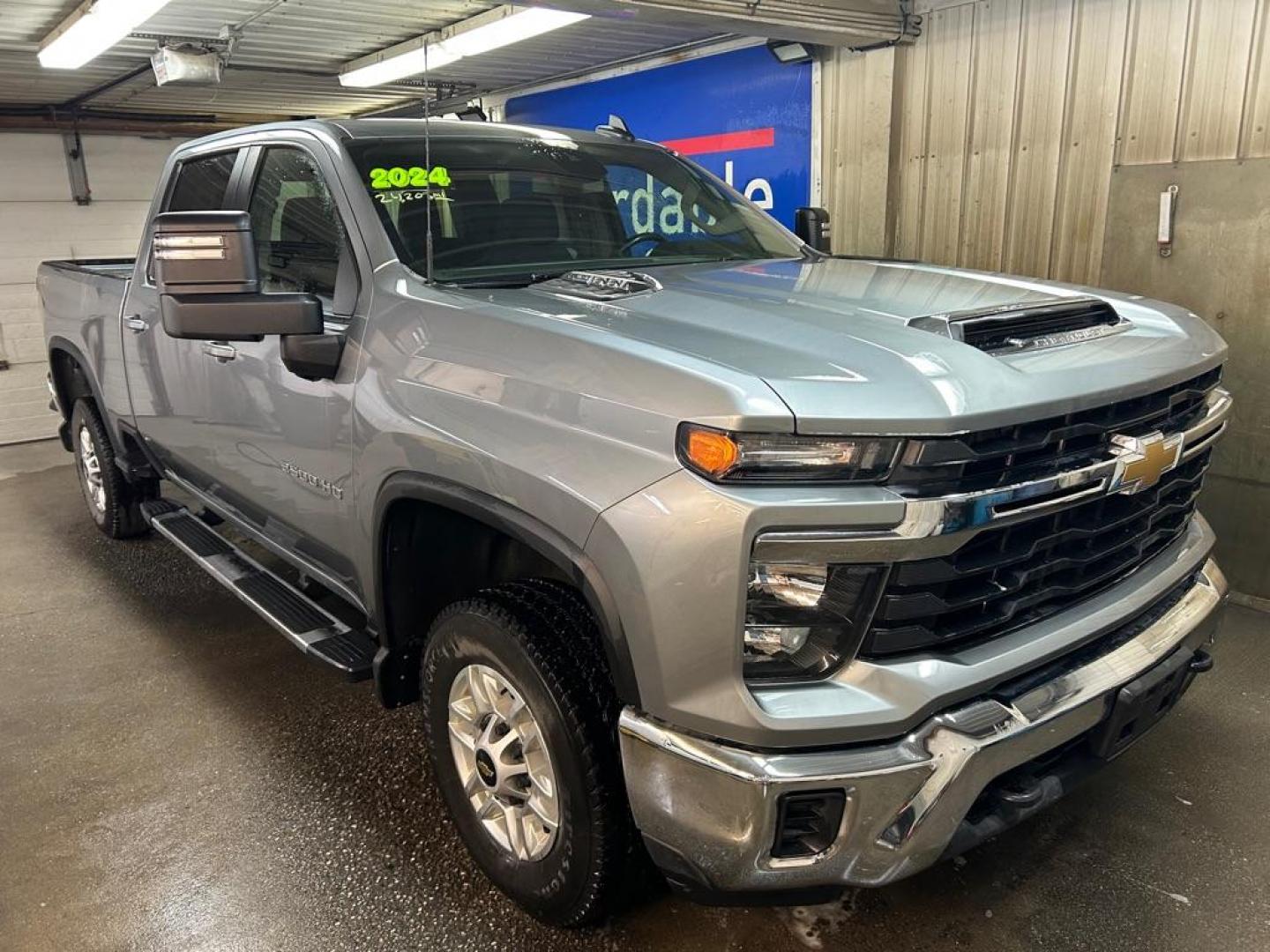 2024 Chevrolet Silverado HD LT 4WD Crew Cab Standard Box's photo